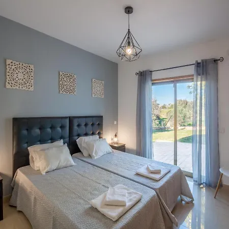 Stunning Luxury Private Pool, Gale